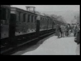 l arriv e d un train la ciotat (1895) the arrival of the train at the station of la ciotat  dir. auguste lumiere, louis lumiere